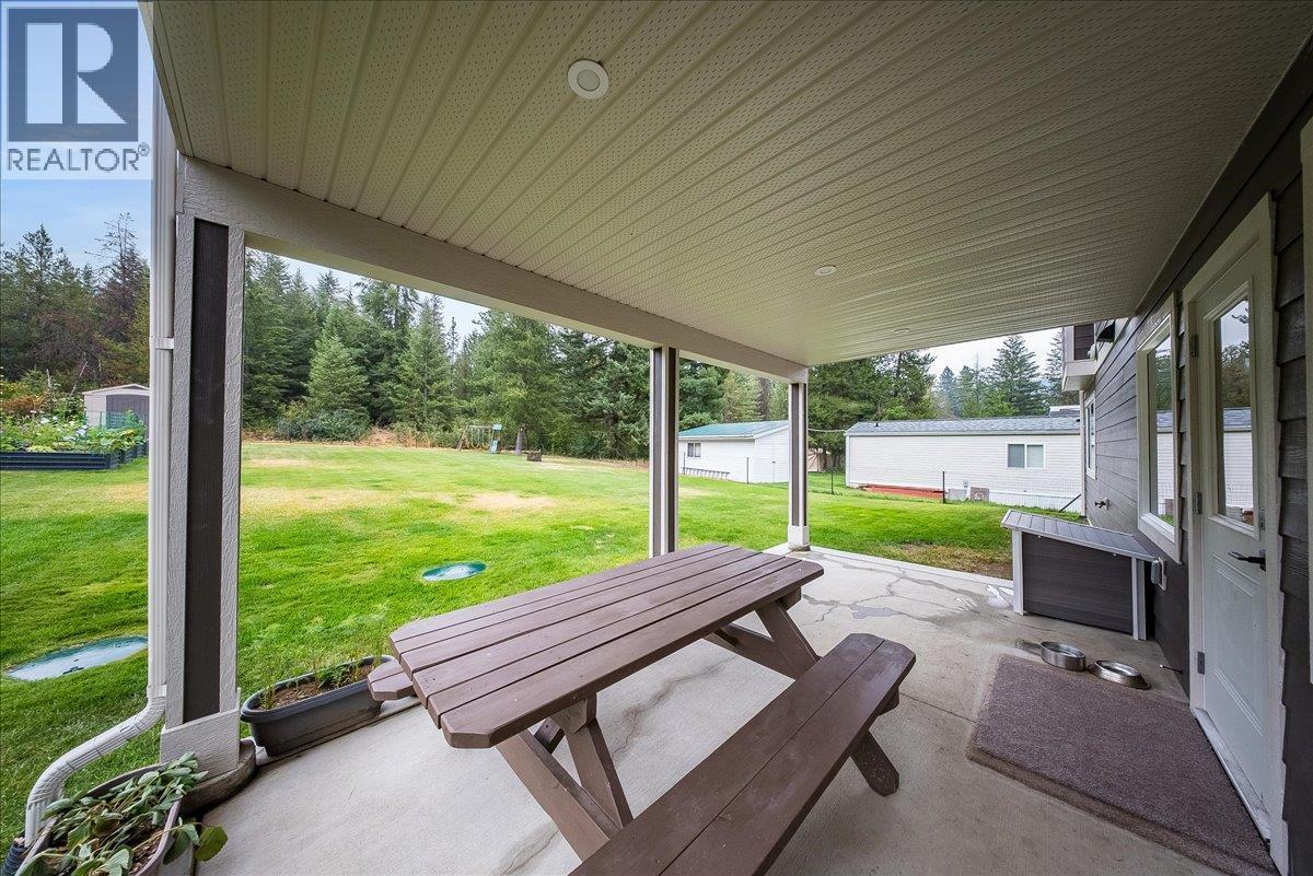 1065 Lower China Creek Road, Castlegar, British Columbia  V0G 1G0 - Photo 3 - 10397740