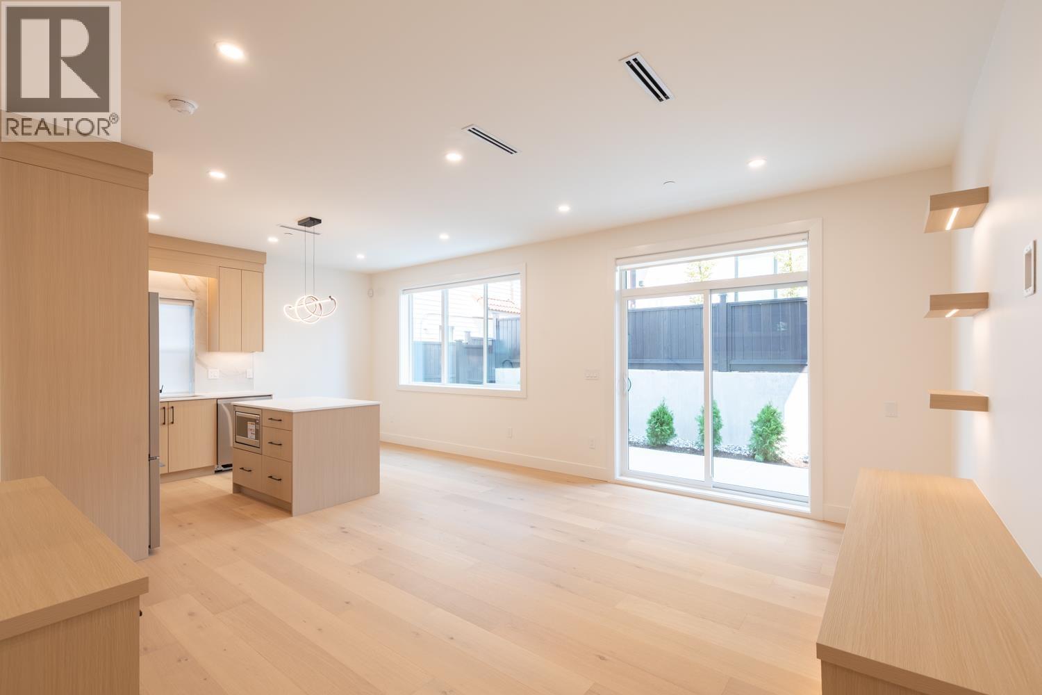 2 3615 Turner Street, Vancouver, British Columbia  V5K 2J2 - Photo 3 - R3156505