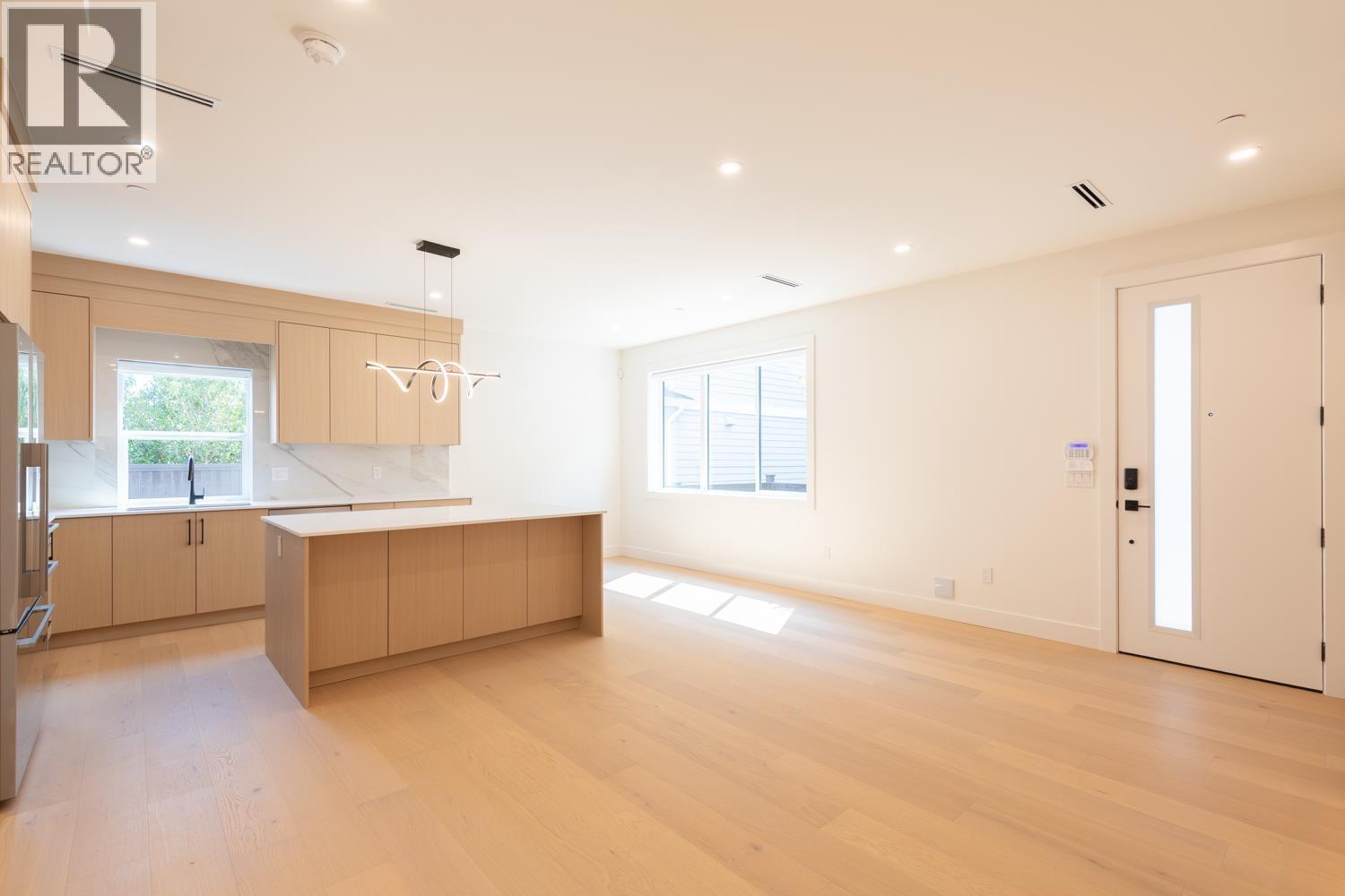 3 3615 Turner Street, Vancouver, British Columbia  V5K 2J2 - Photo 2 - R3156506