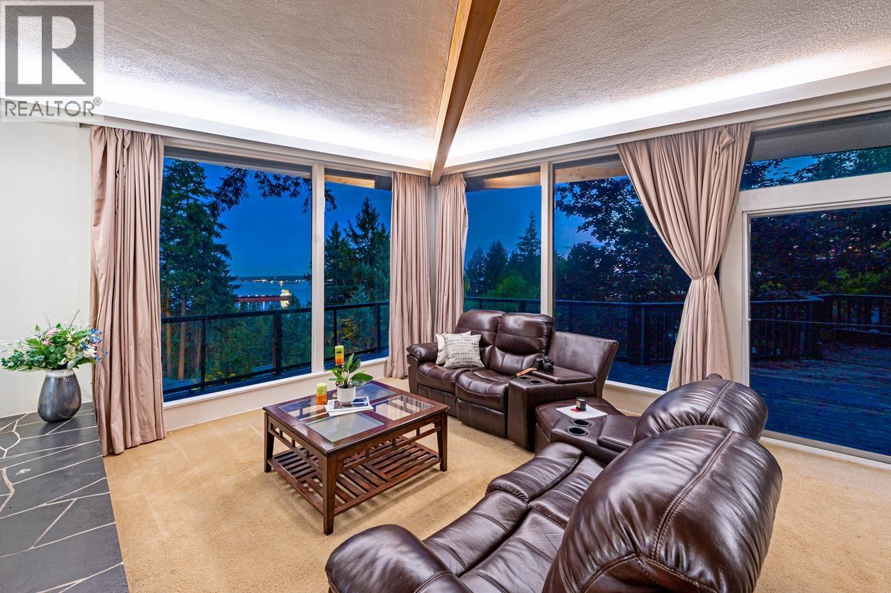 3980 BAYRIDGE AVENUE West Vancouver British Columbia Canada V7V3J5 3