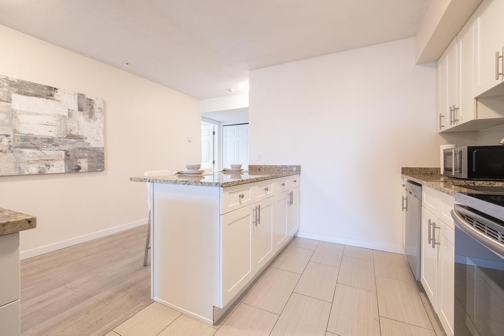 108 15233 Pacific Avenue, White Rock, British Columbia  V4B 1P8 - Photo 5 - R3140900