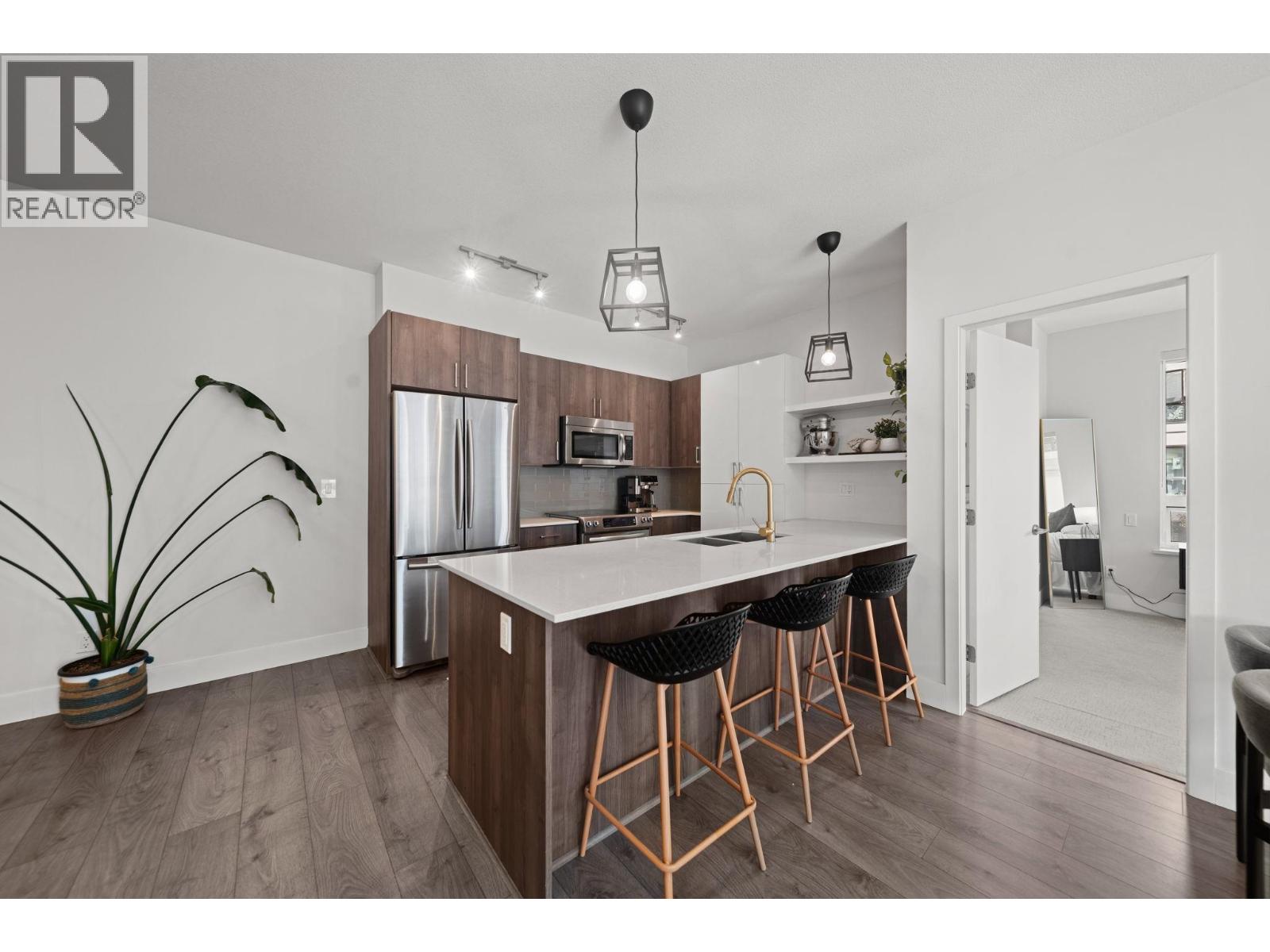 405 630 Como Lake Avenue, Coquitlam, British Columbia  V3J 0E4 - Photo 1 - R3156180