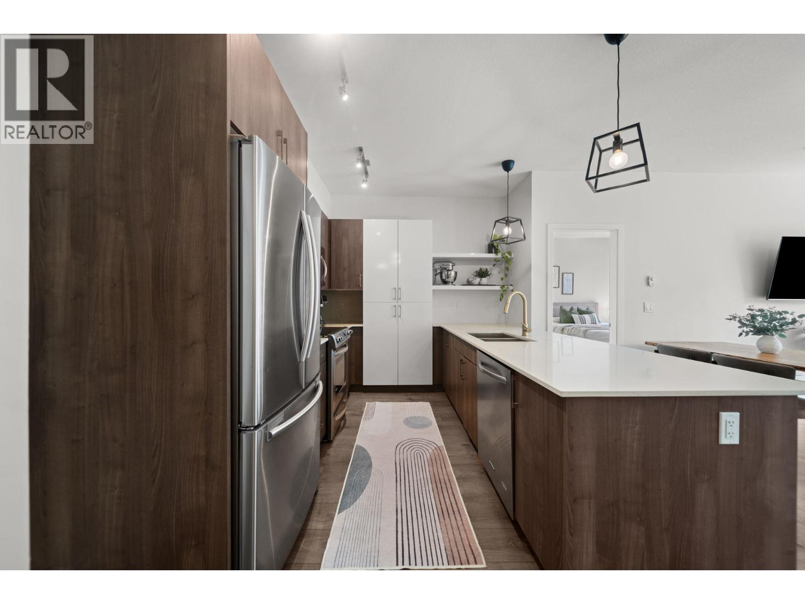 405 630 Como Lake Avenue, Coquitlam, British Columbia  V3J 0E4 - Photo 2 - R3156180