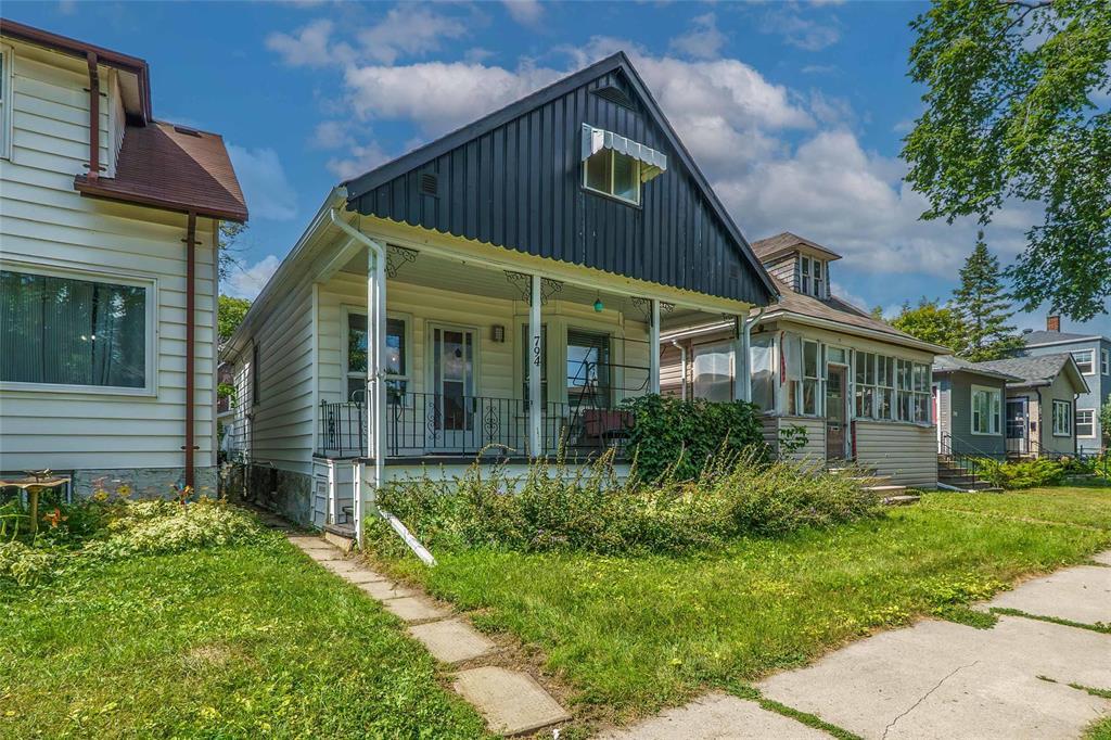 794 Ashburn Street, Winnipeg, Manitoba  R3G 3C7 - Photo 0 - 202620389