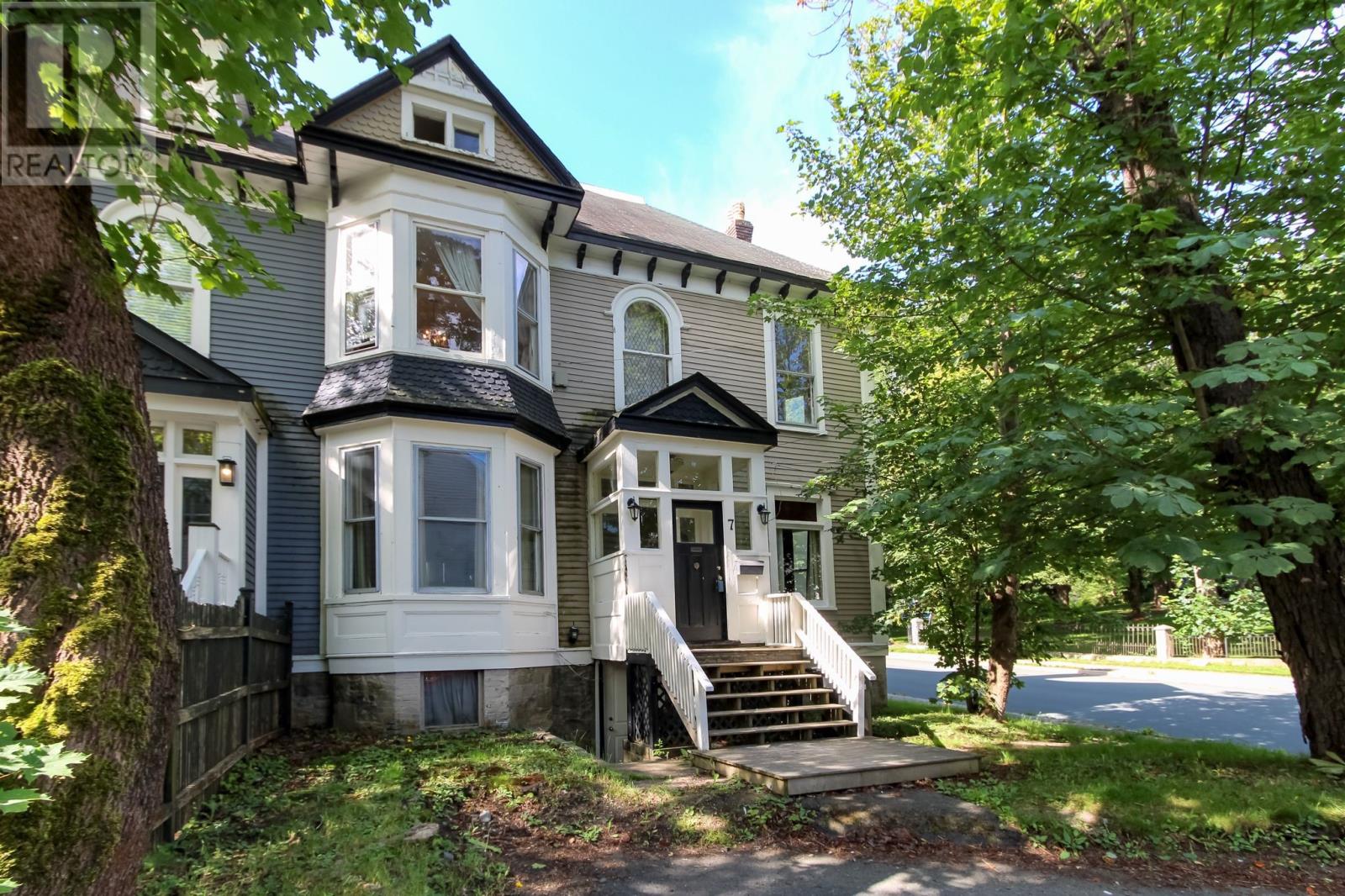 7 Topsail Road, St. John's — photo 2