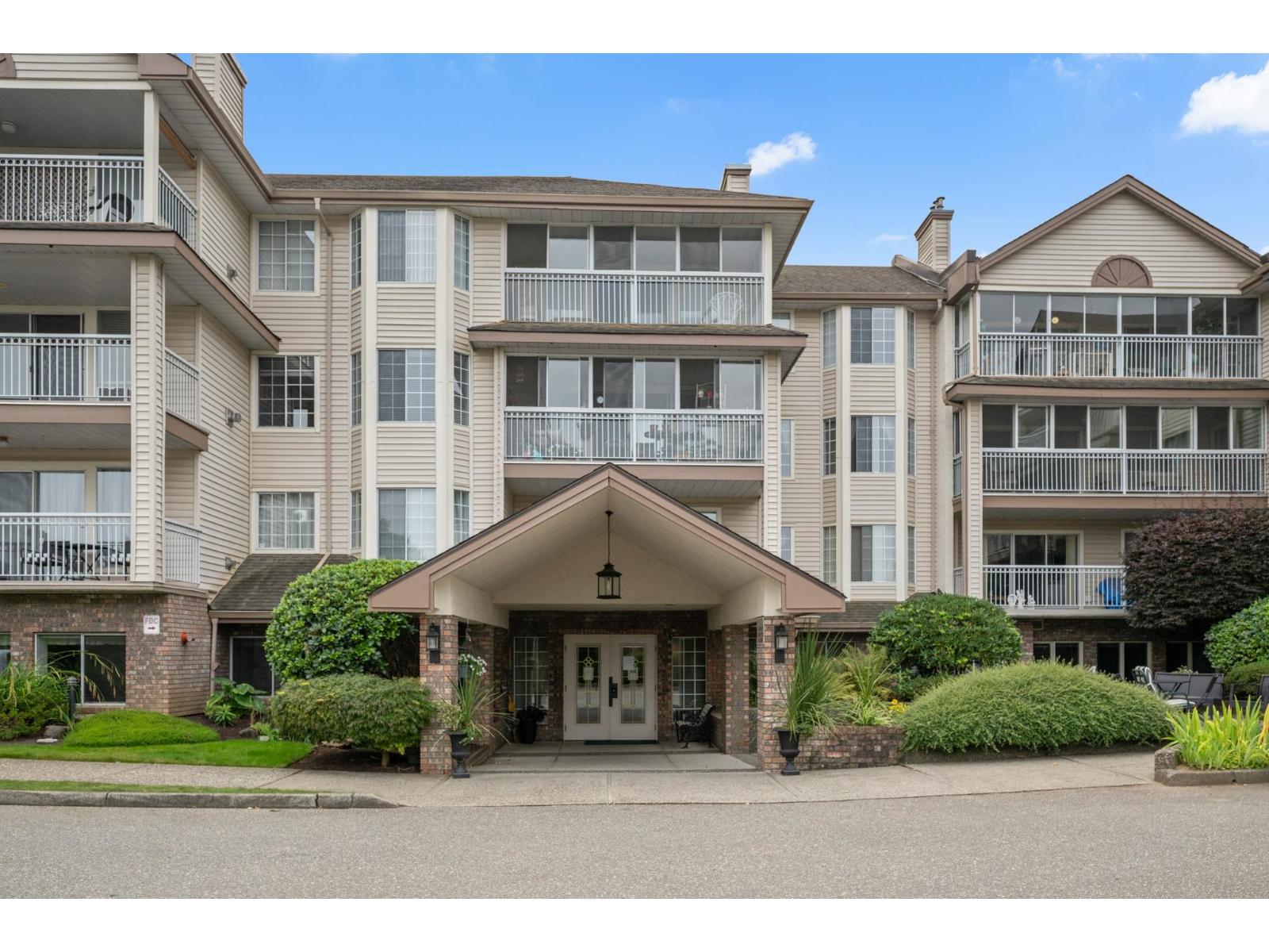 201 2491 Gladwin Road, Abbotsford, British Columbia  V2T 3N8 - Photo 2 - R3156544
