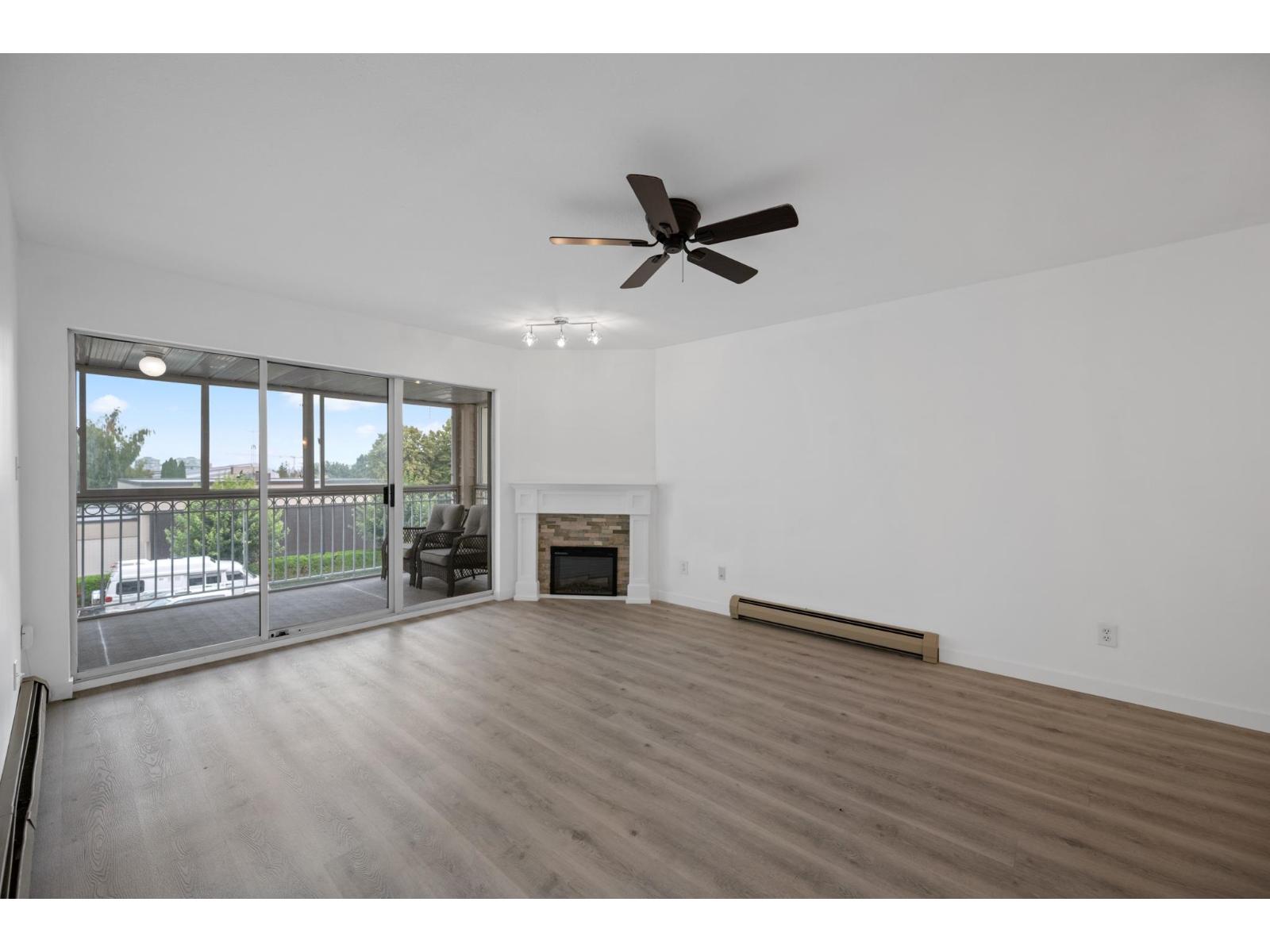 201 2491 Gladwin Road, Abbotsford, British Columbia  V2T 3N8 - Photo 5 - R3156544