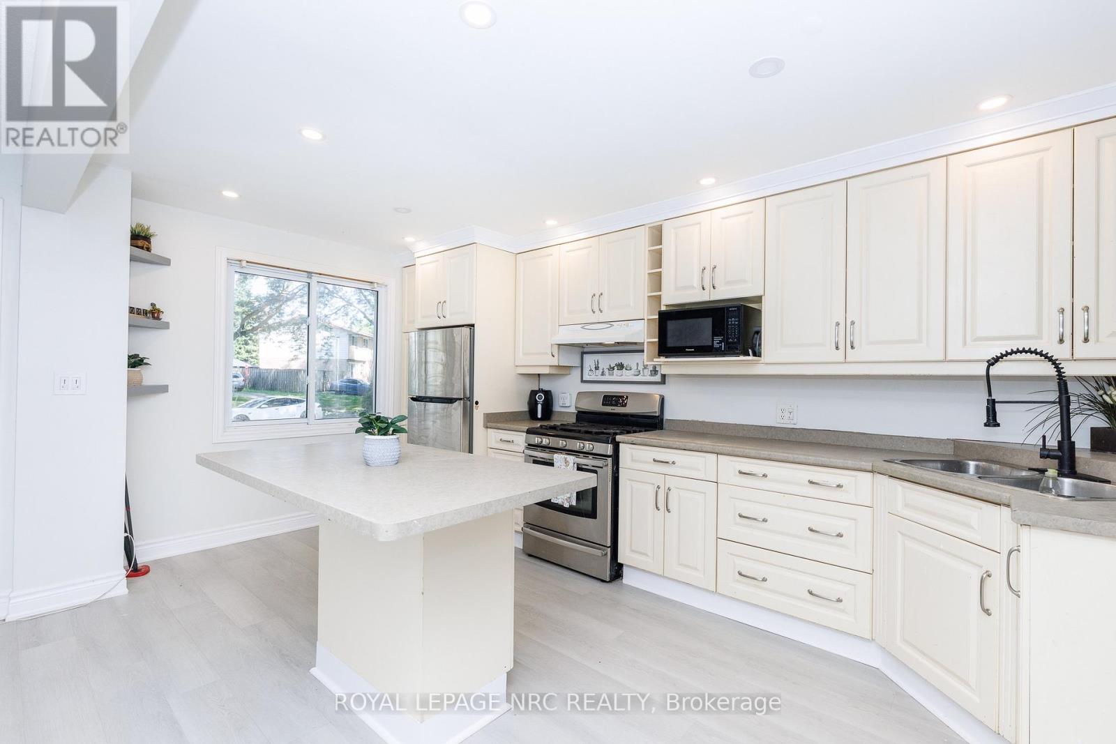 6562 Harmony Avenue, Niagara Falls, Ontario  L2H 1Z4 - Photo 4 - X13685130