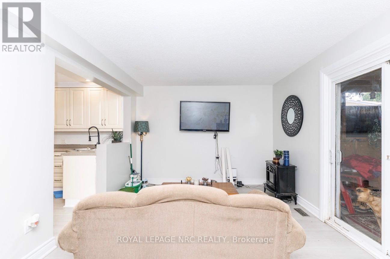 6562 Harmony Avenue, Niagara Falls, Ontario  L2H 1Z4 - Photo 7 - X13685130