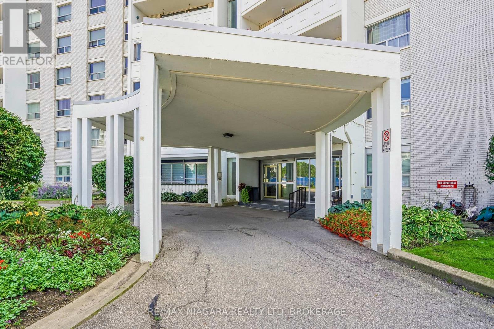 102 - 35 Towering Heights Boulevard, St. Catharines, Ontario  L2T 3G8 - Photo 2 - X13685168