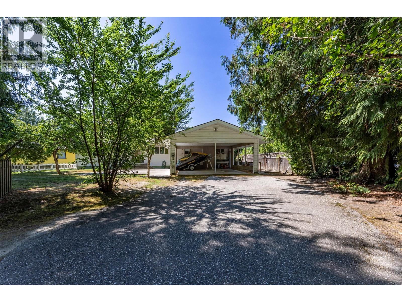 413 97A Highway, Sicamous, British Columbia