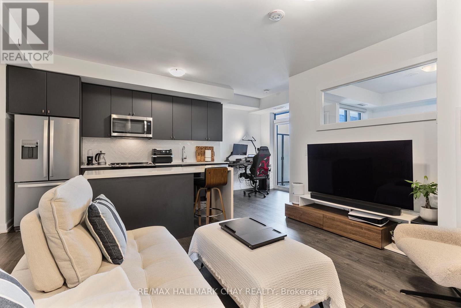 901 - 3200 William Coltson Avenue, Oakville, Ontario  L6H 7W6 - Photo 2 - W13685124