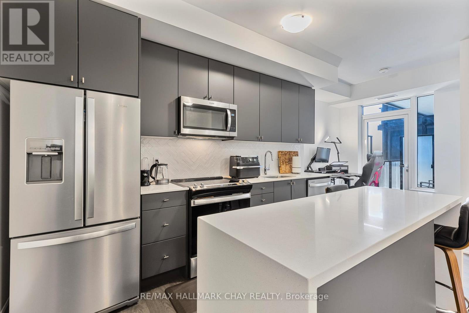 901 - 3200 William Coltson Avenue, Oakville, Ontario  L6H 7W6 - Photo 3 - W13685124