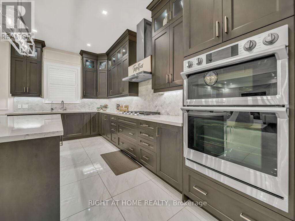 12 Hackwood Heights, Brampton, Ontario  L6X 5R2 - Photo 17 - W13685216