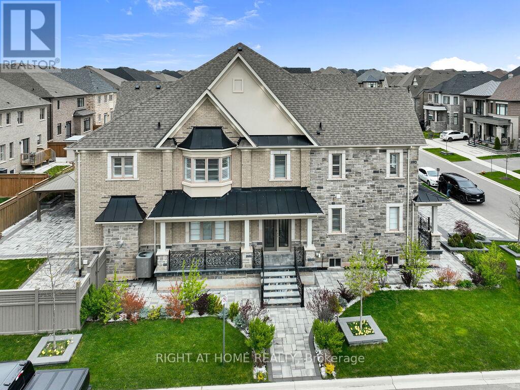 12 Hackwood Heights, Brampton, Ontario  L6X 5R2 - Photo 4 - W13685216