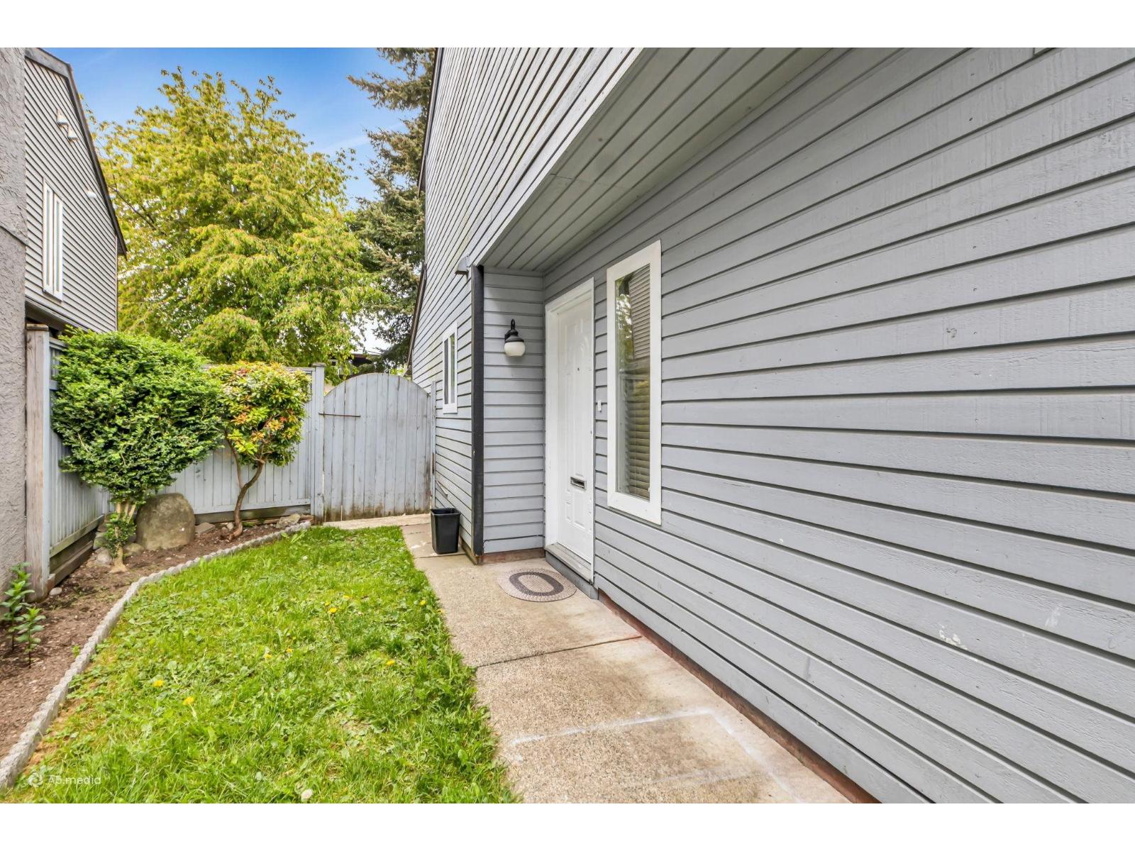 7368 Parkwood Drive, Surrey, British Columbia  V3W 7G6 - Photo 3 - R3126324