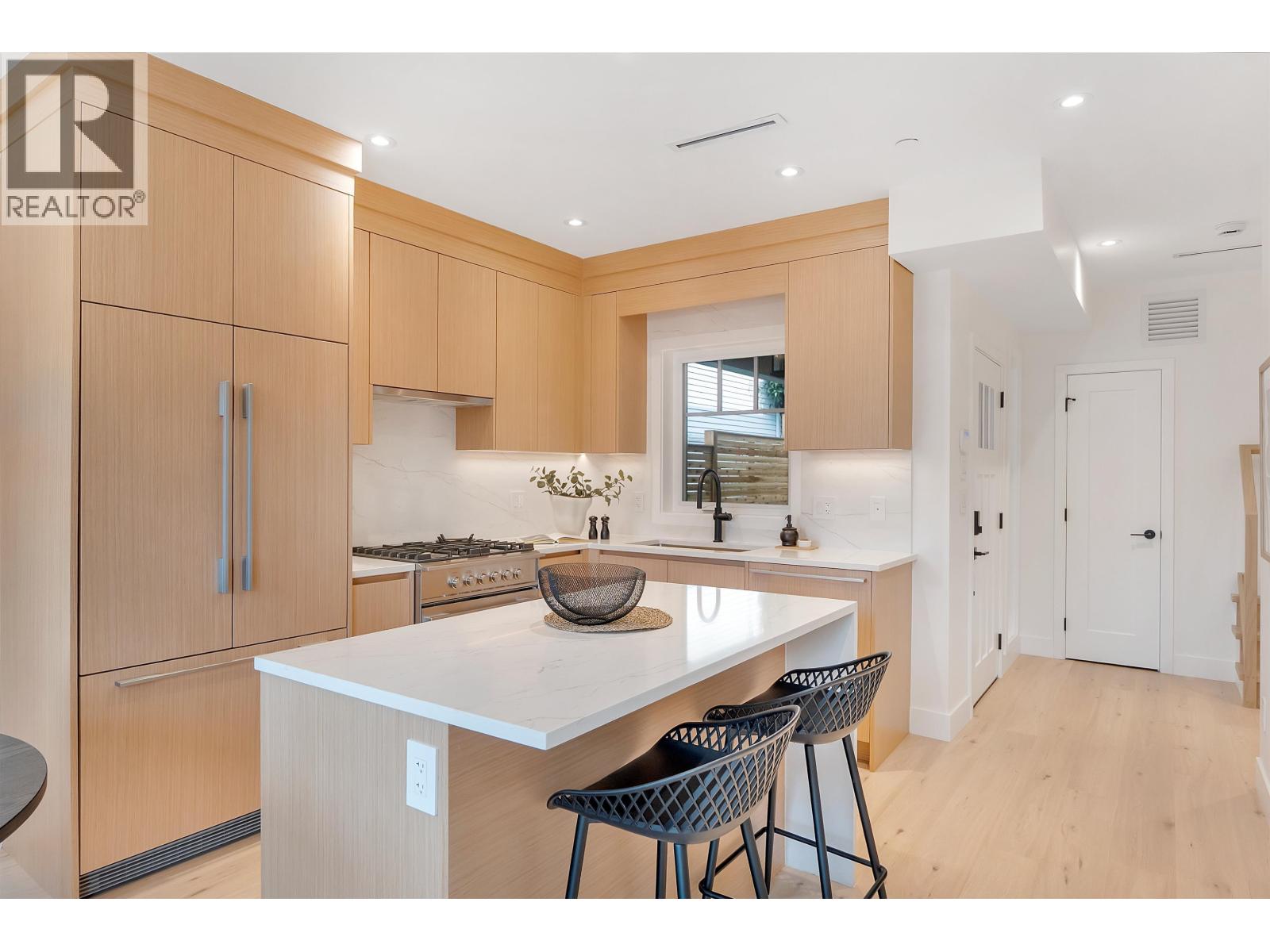 265 W 6th Street, North Vancouver, British Columbia  V7M 1K7 - Photo 4 - R3143768
