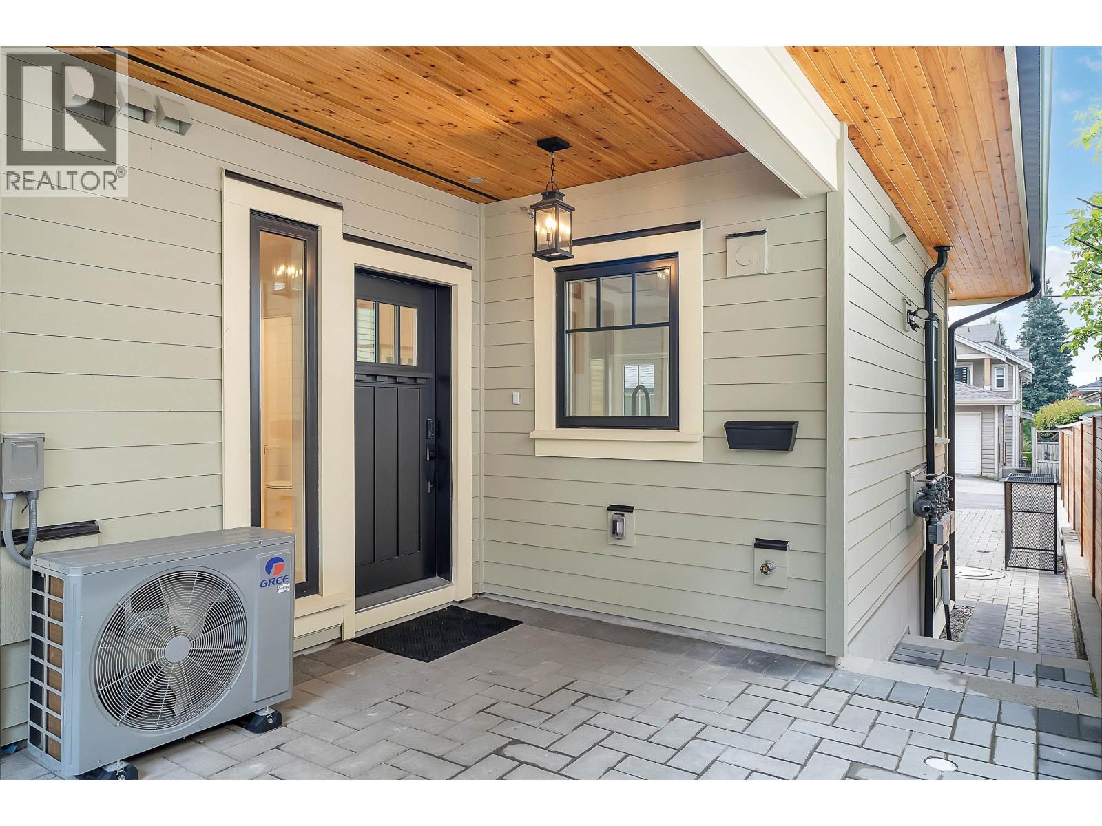 265 W 6th Street, North Vancouver, British Columbia  V7M 1K7 - Photo 29 - R3143768