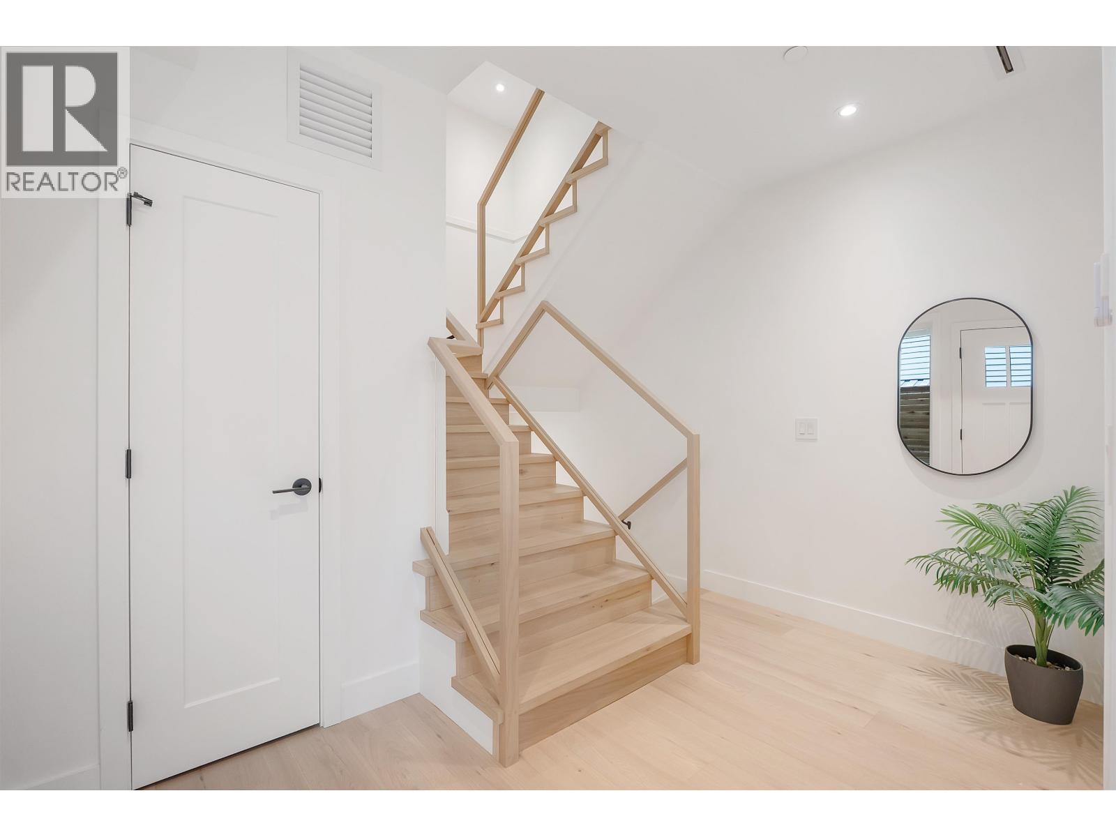 265 W 6th Street, North Vancouver, British Columbia  V7M 1K7 - Photo 11 - R3143768