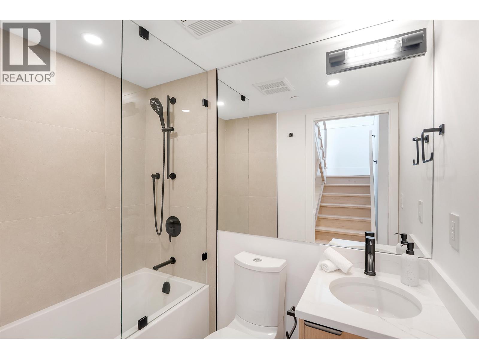 265 W 6th Street, North Vancouver, British Columbia  V7M 1K7 - Photo 19 - R3143768