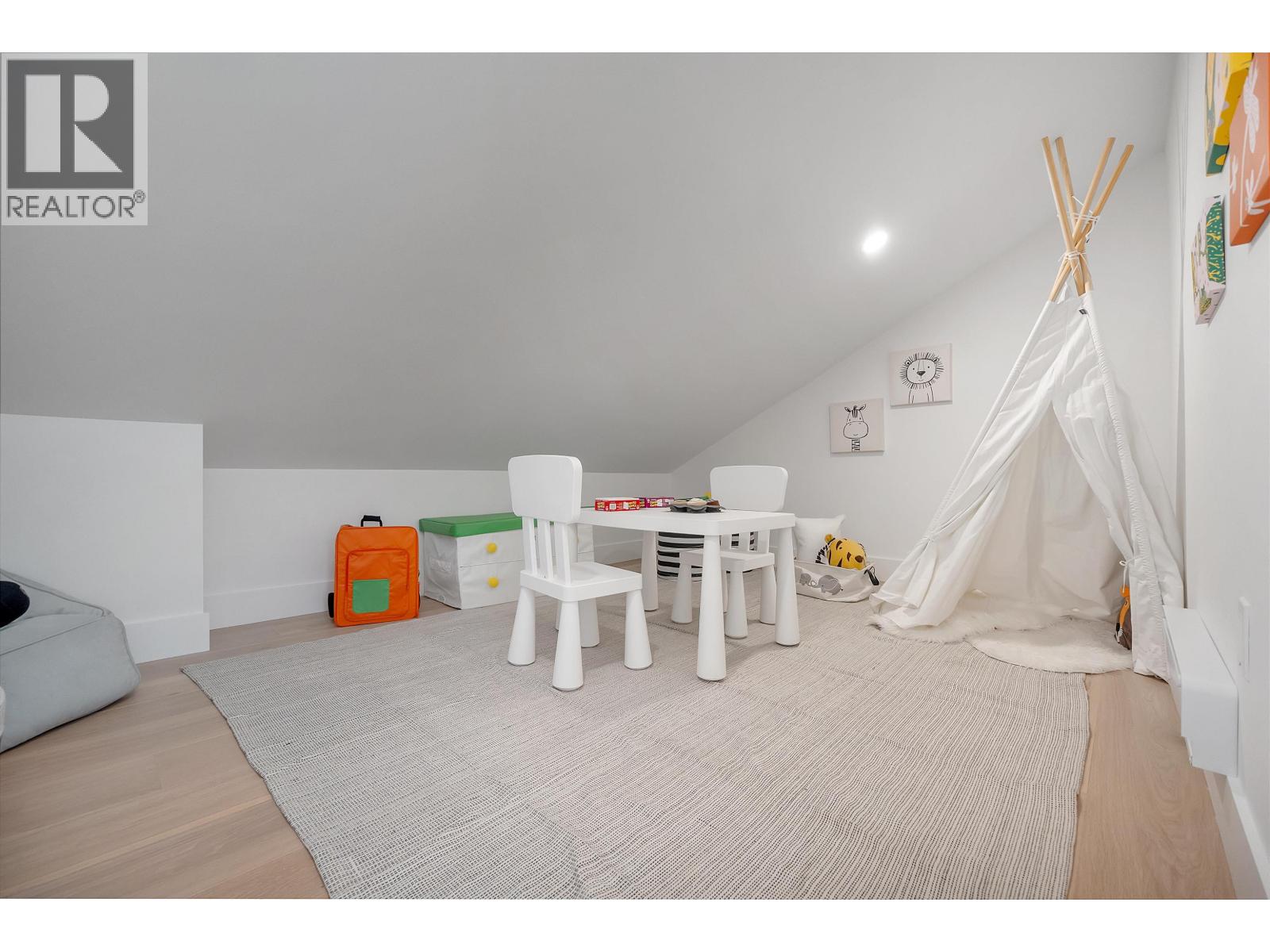 265 W 6th Street, North Vancouver, British Columbia  V7M 1K7 - Photo 24 - R3143768