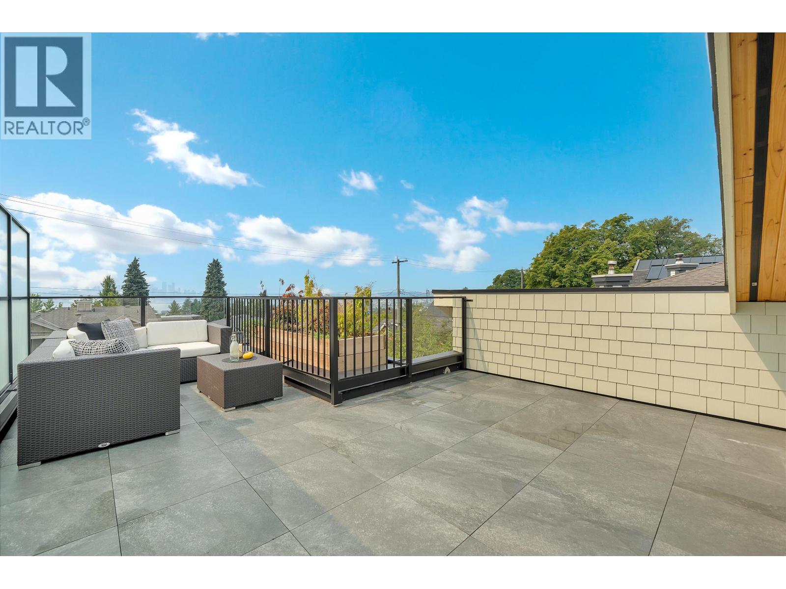 265 W 6th Street, North Vancouver, British Columbia  V7M 1K7 - Photo 25 - R3143768