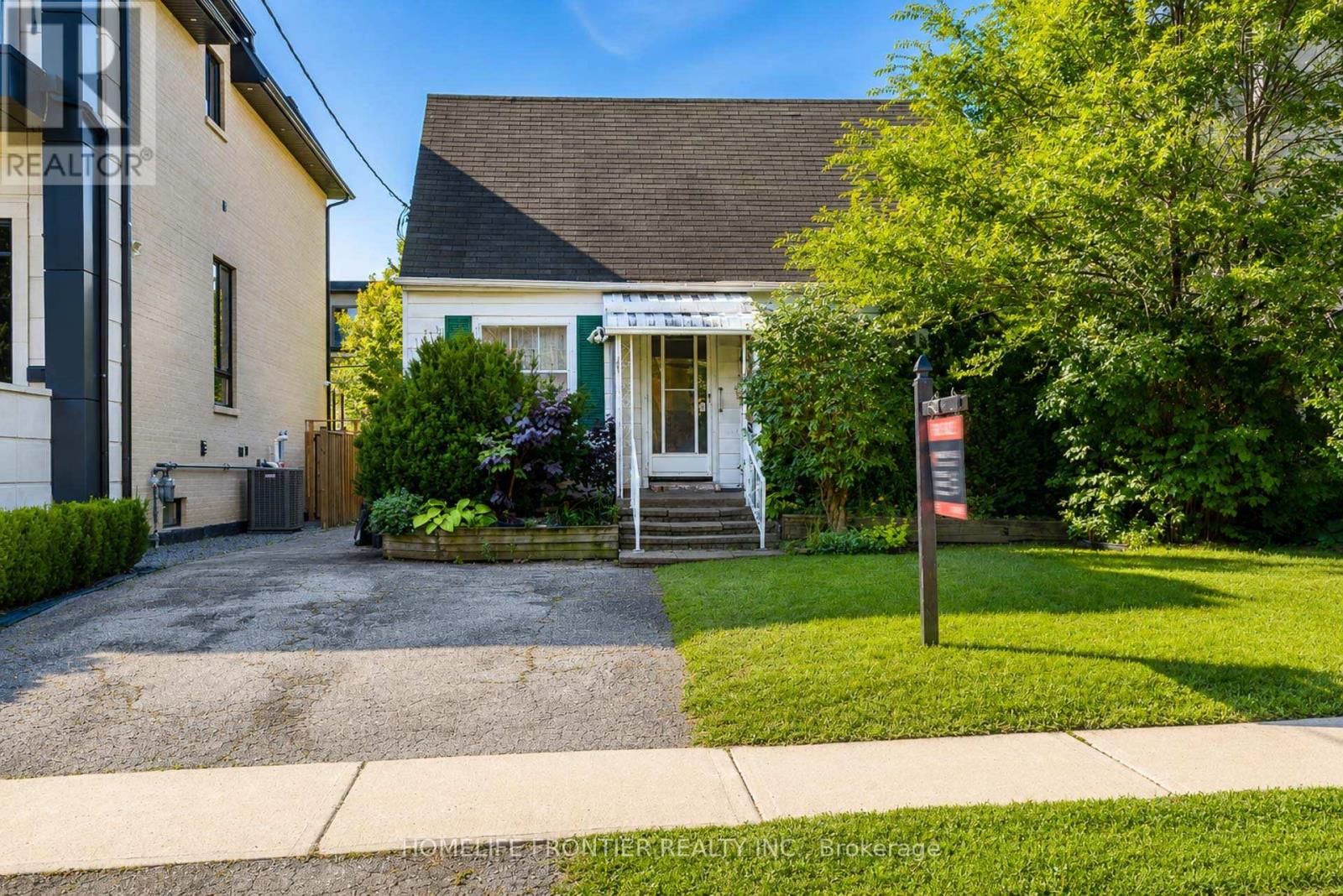 223 Elmwood Avenue, Toronto, Ontario  M2N 3M8 - Photo 2 - C13683586