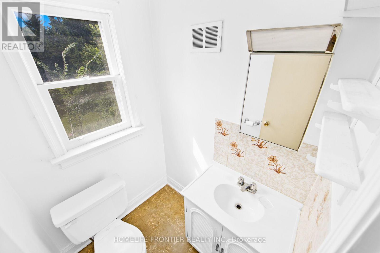 223 Elmwood Avenue, Toronto, Ontario  M2N 3M8 - Photo 14 - C13683586