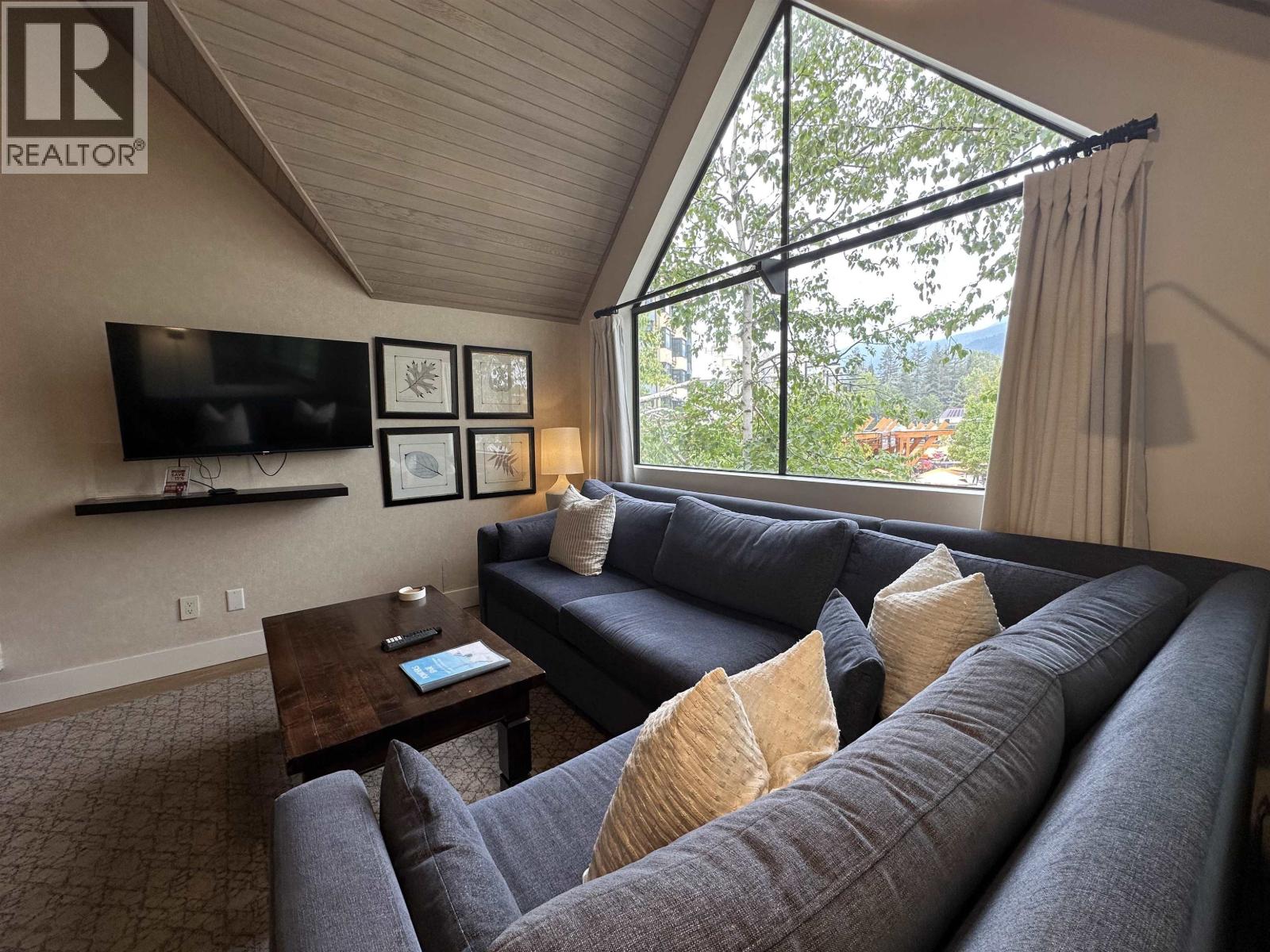 904wk15 4293 Mountain Square, Whistler, British Columbia  V8E 1B8 - Photo 2 - R3118495