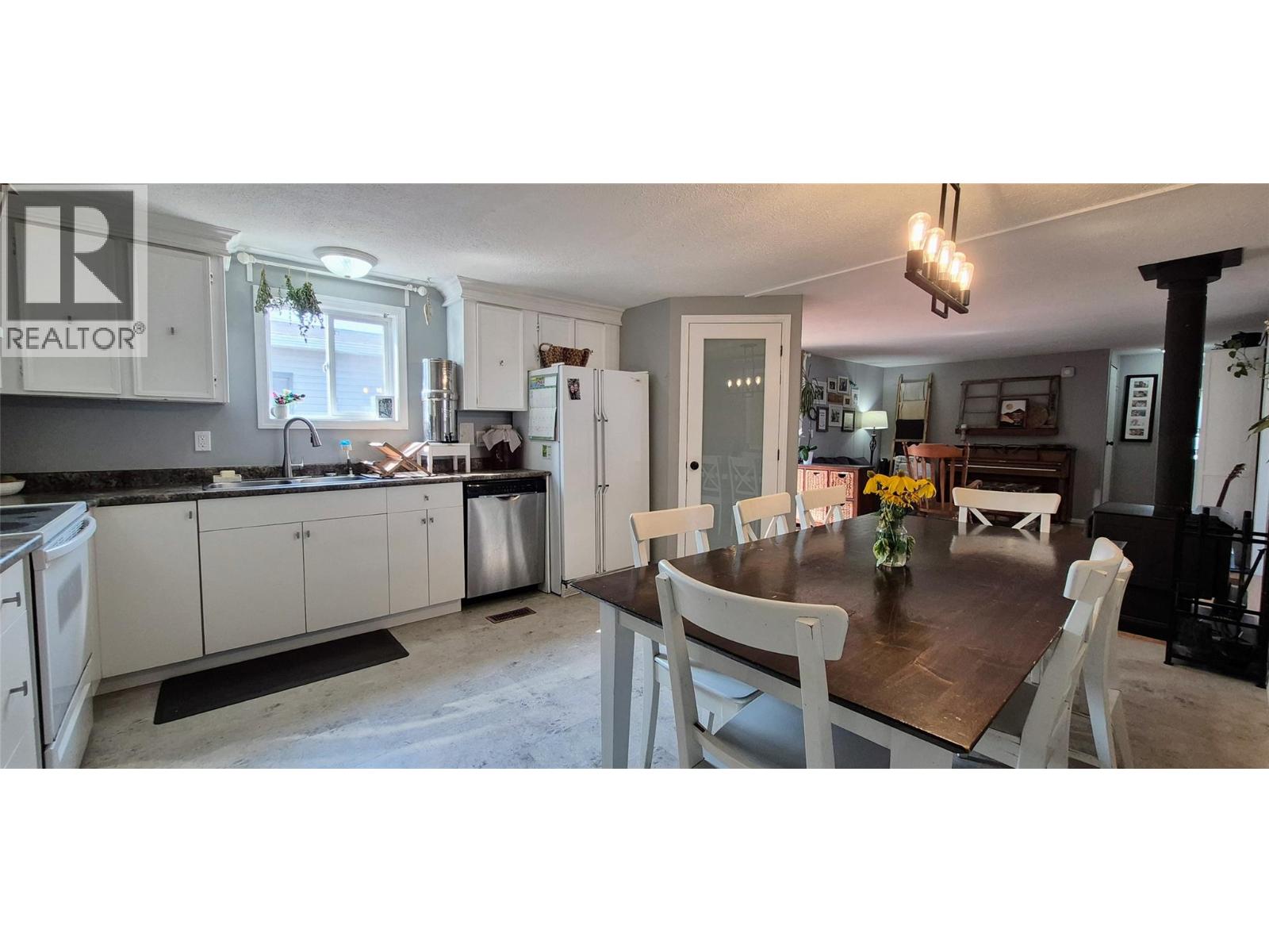 2004 Kokanee Crescent N, Cranbrook, British Columbia  V1C 5X2 - Photo 6 - 10398039