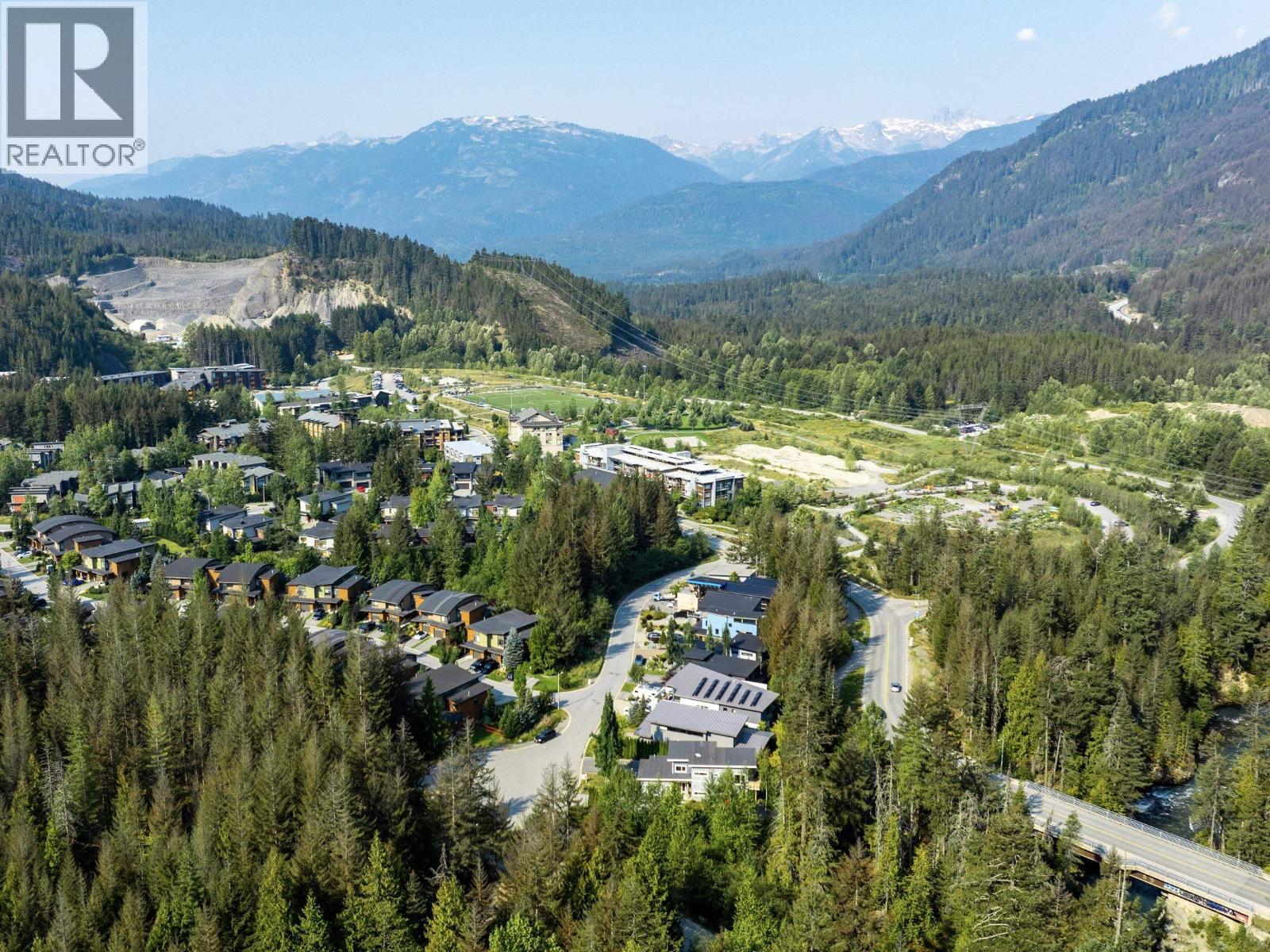 1087 Madeley Place, Whistler, British Columbia  V8E 0K6 - Photo 2 - R3102132