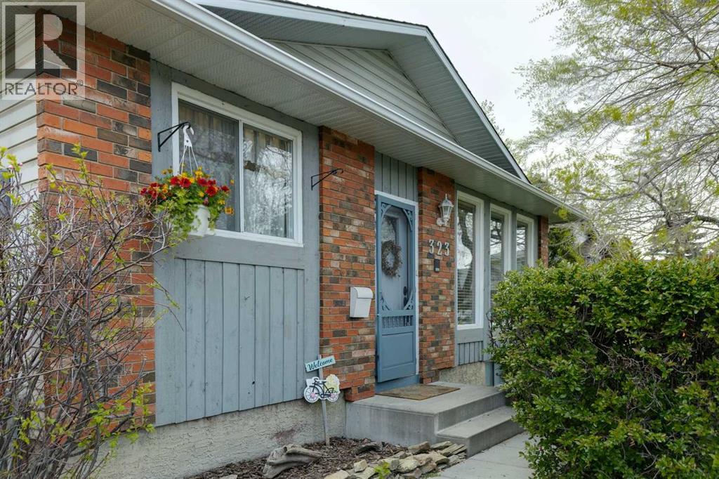 323 Ranchview Place NW, Calgary, Alberta  T3G 1J8 - Photo 2 - A2335640