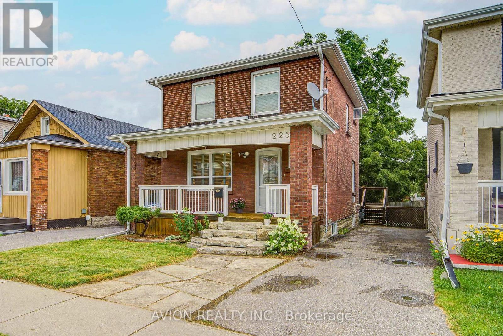 225 Clarke Street, Oshawa, Ontario L1H 5G2 - Photo 4 - E13667936