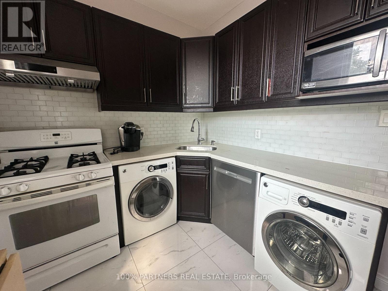 210 Bellwoods Avenue, Toronto, Ontario  M6J 2R1 - Photo 5 - C13685254