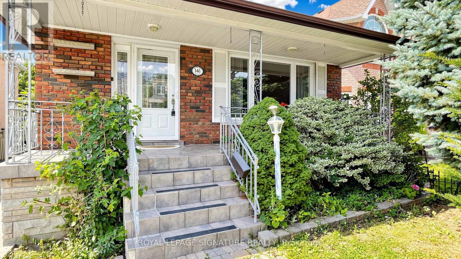 146 Maybourne Avenue, Toronto, Ontario  M1L 2W6 - Photo 2 - E13685256