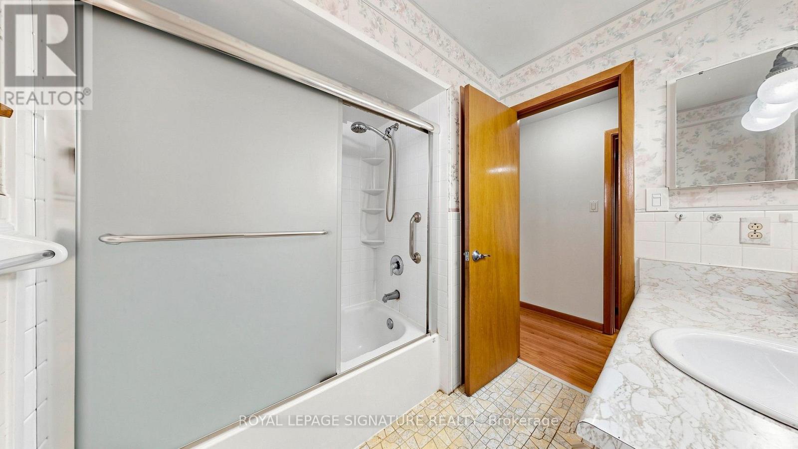 146 Maybourne Avenue, Toronto, Ontario  M1L 2W6 - Photo 21 - E13685256