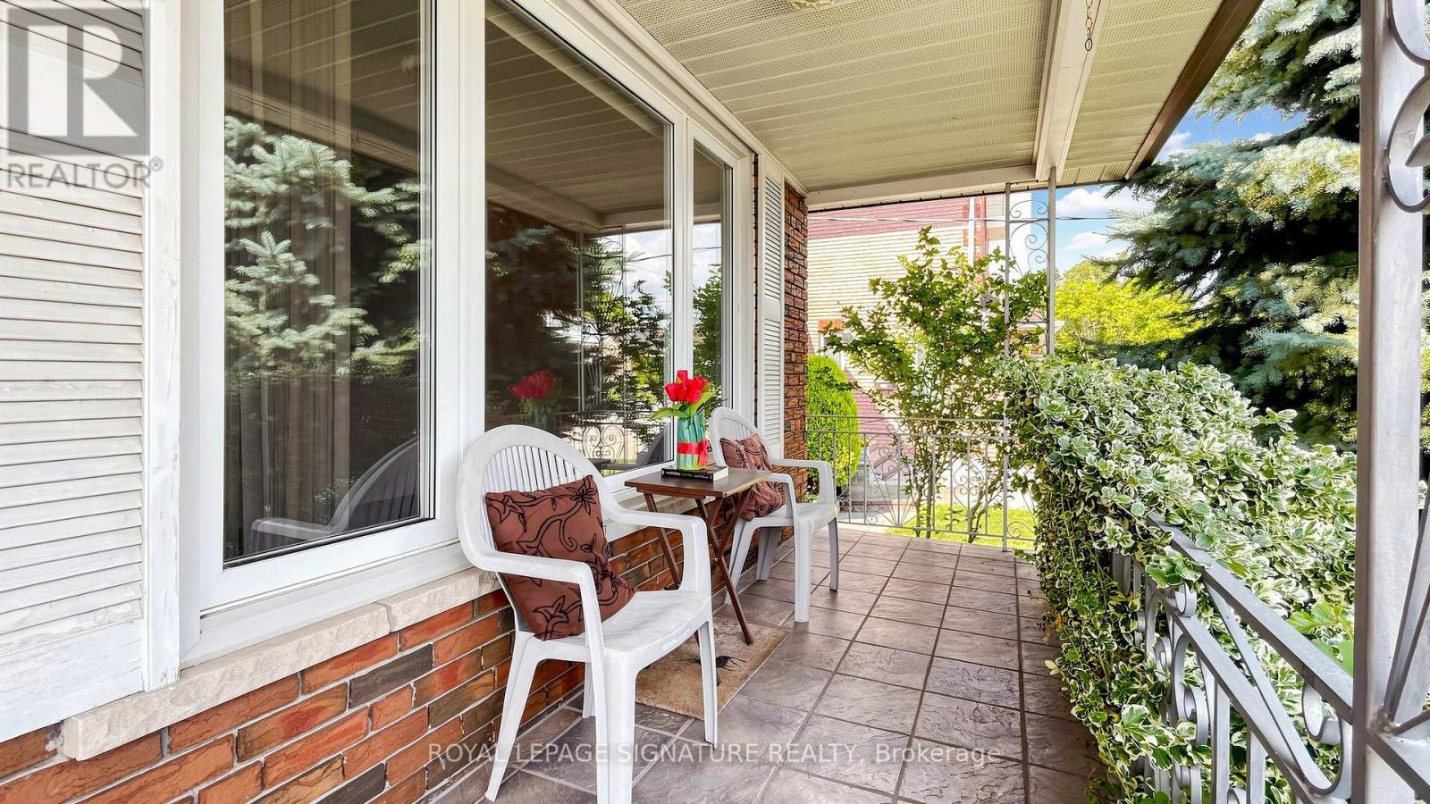 146 Maybourne Avenue, Toronto, Ontario  M1L 2W6 - Photo 3 - E13685256