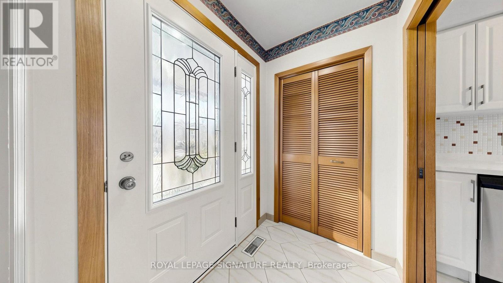 146 Maybourne Avenue, Toronto, Ontario  M1L 2W6 - Photo 4 - E13685256
