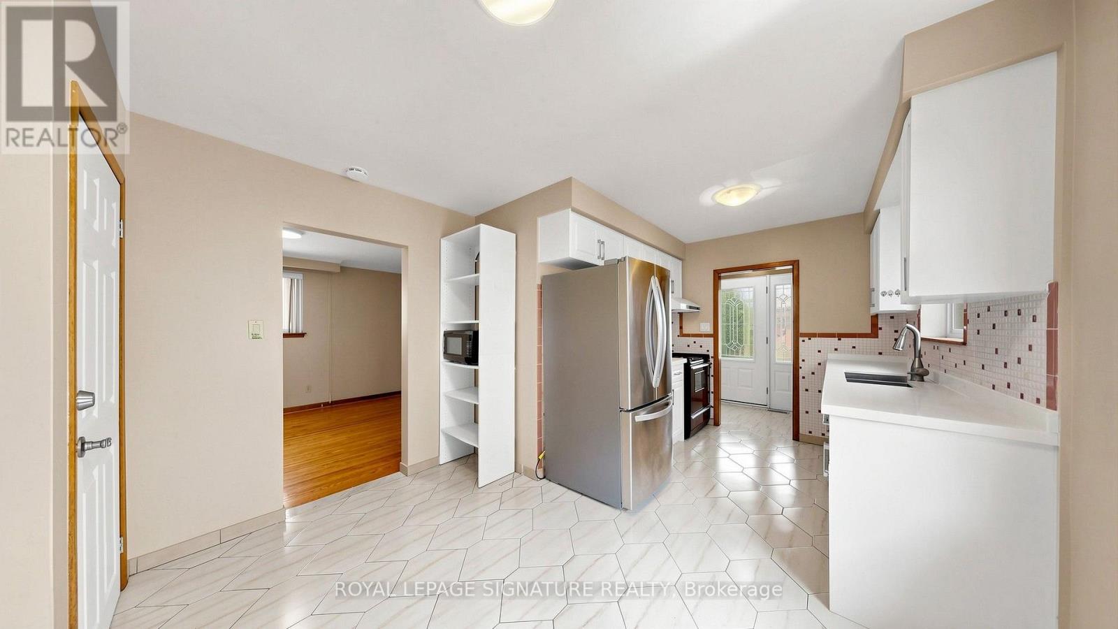 146 Maybourne Avenue, Toronto, Ontario  M1L 2W6 - Photo 6 - E13685256
