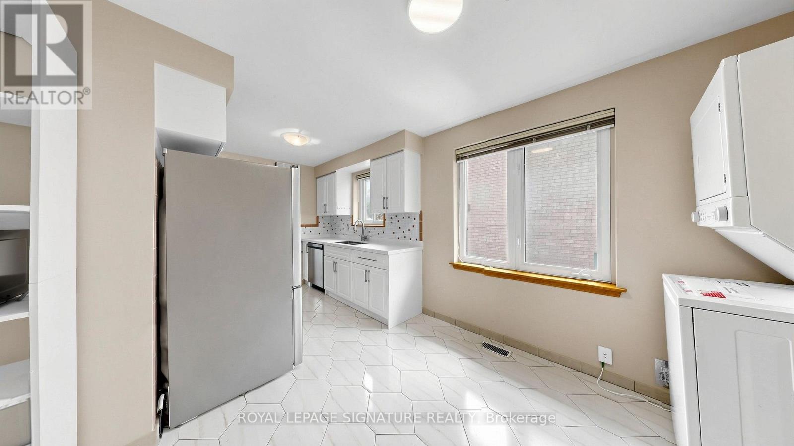 146 Maybourne Avenue, Toronto, Ontario  M1L 2W6 - Photo 7 - E13685256