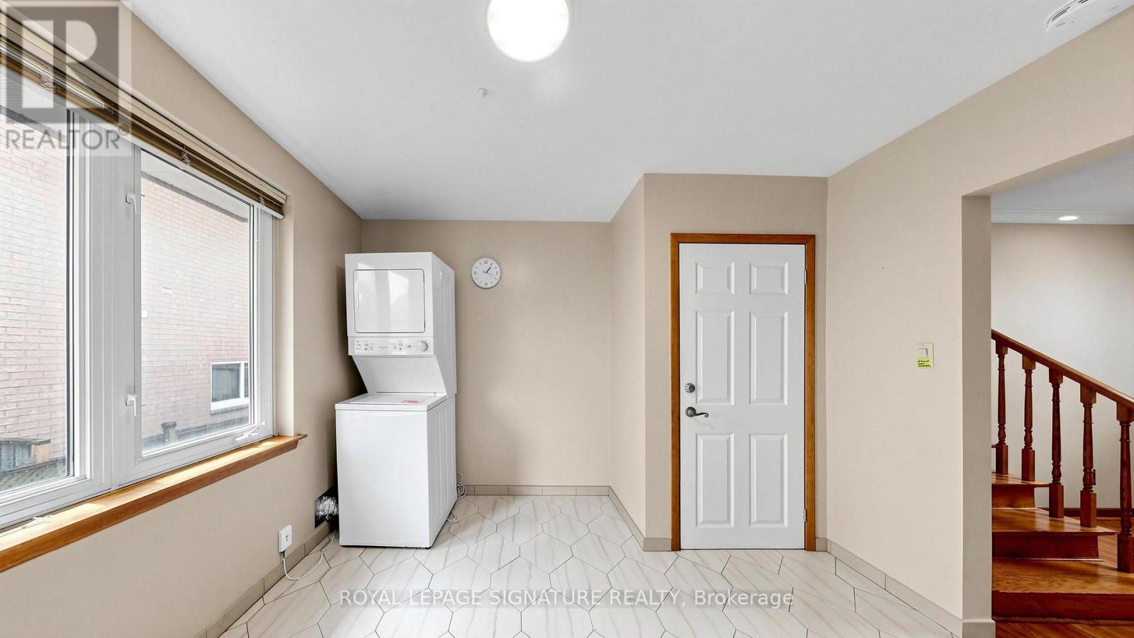 146 Maybourne Avenue, Toronto, Ontario  M1L 2W6 - Photo 8 - E13685256