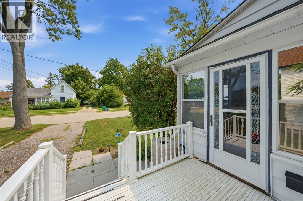 421 WEST STREET Petrolia Ontario Canada N0N1R0 4