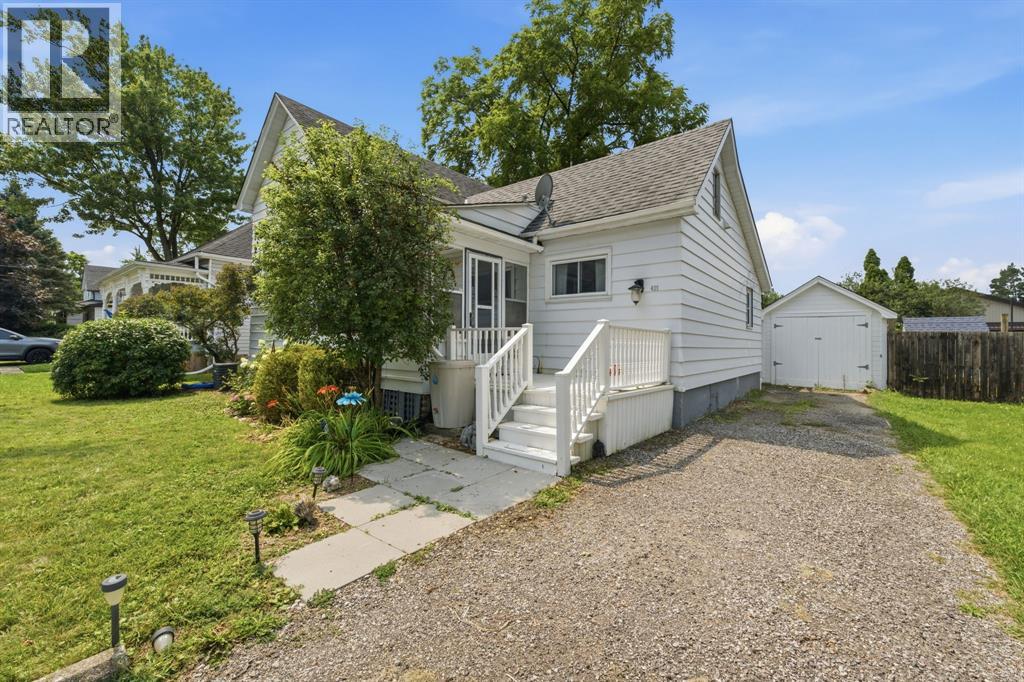 421 WEST STREET Petrolia Ontario Canada N0N1R0 2