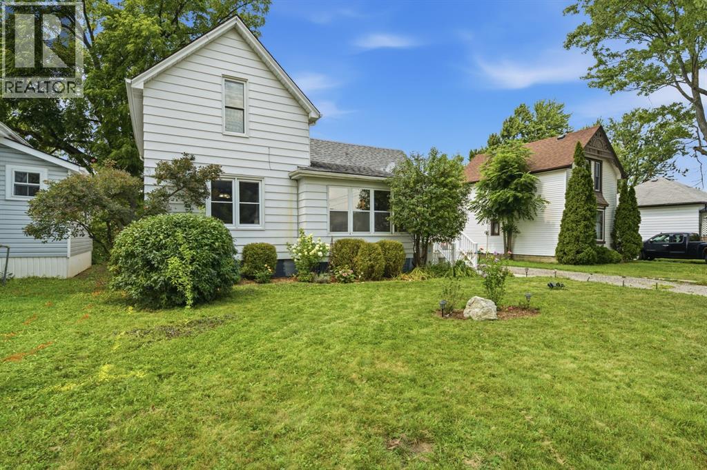 421 WEST STREET Petrolia Ontario Canada N0N1R0 3