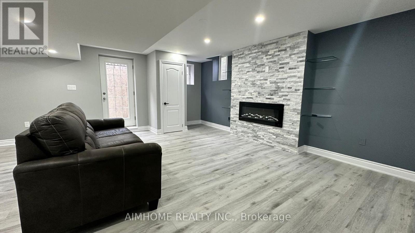 2169 Hillmount Drive, Oakville, Ontario  L6M 0H9 - Photo 2 - W13685268