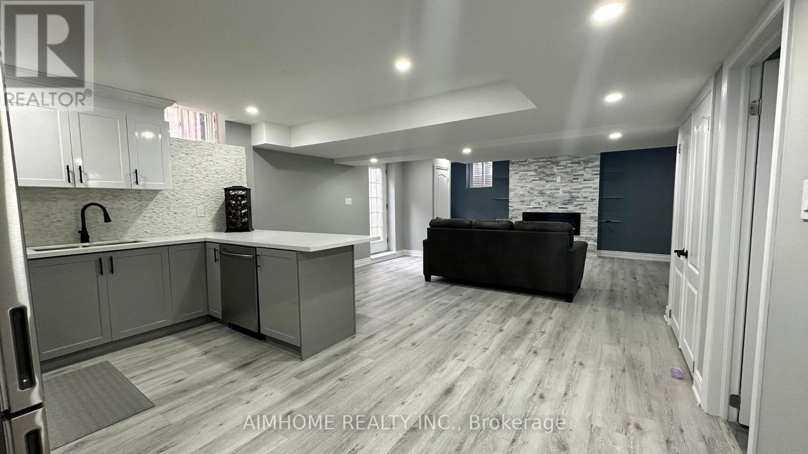 2169 Hillmount Drive, Oakville, Ontario  L6M 0H9 - Photo 4 - W13685268