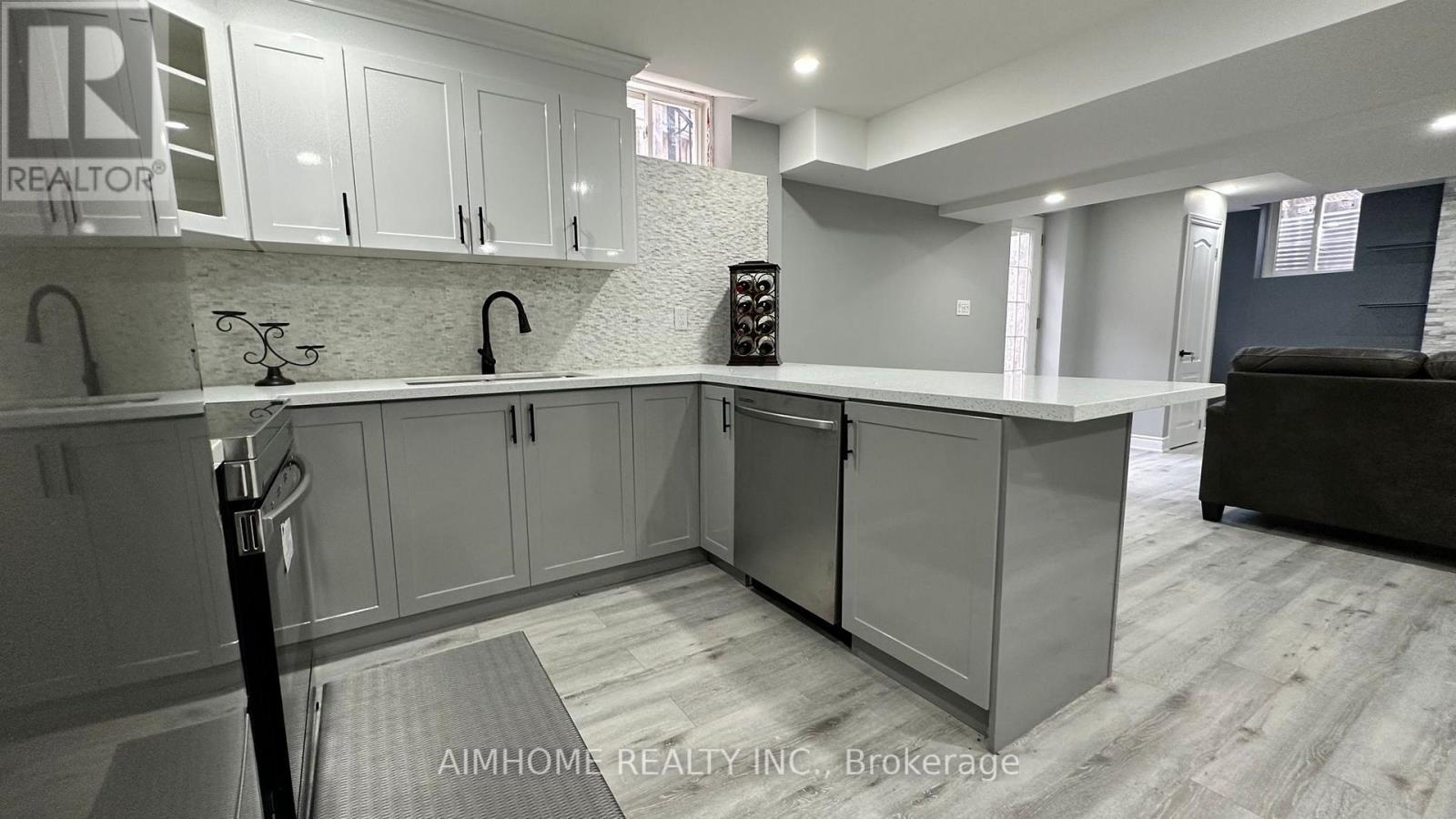 2169 Hillmount Drive, Oakville, Ontario  L6M 0H9 - Photo 8 - W13685268