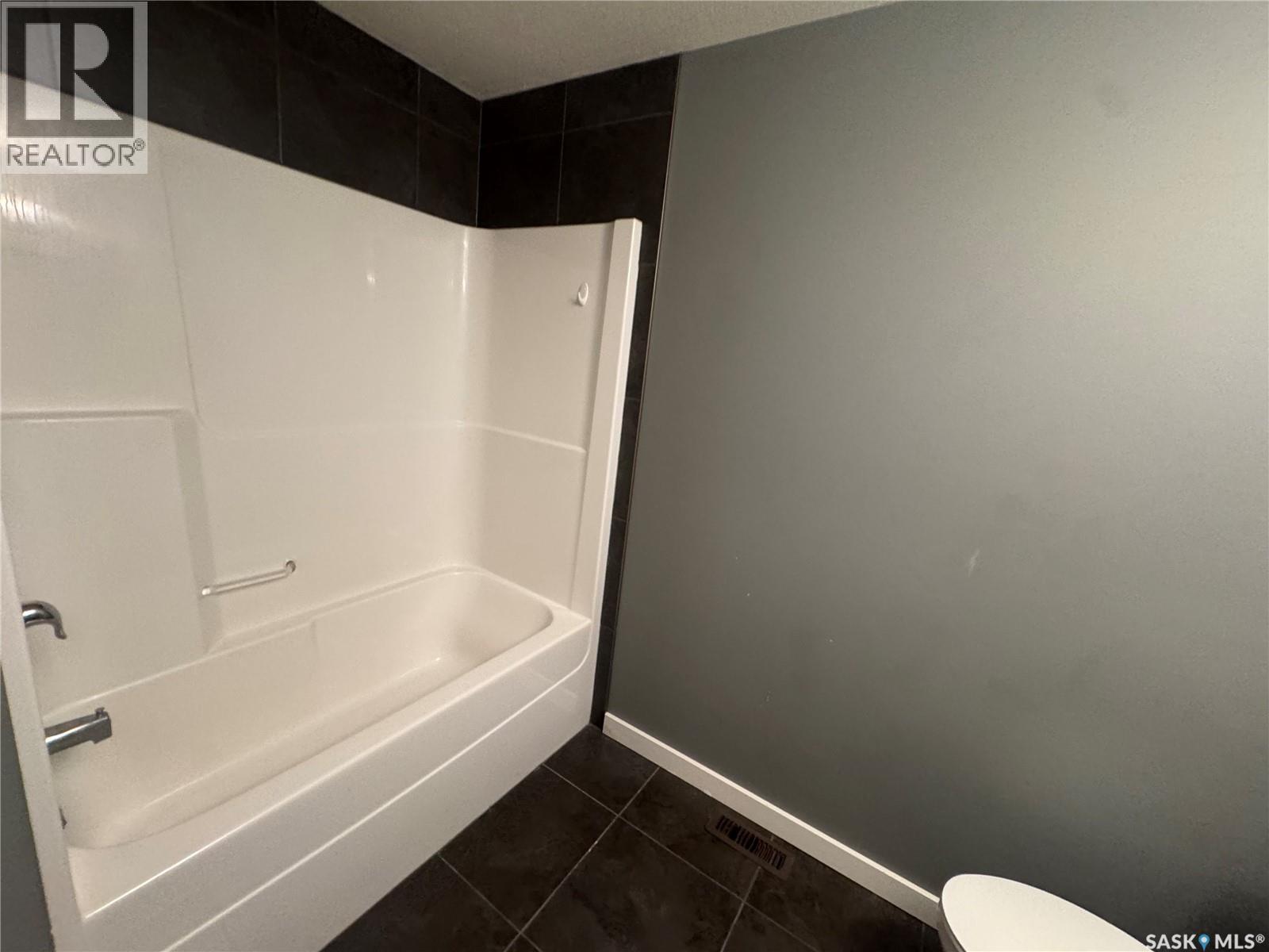 525 Alexandra Street, Weyburn, Saskatchewan  S4H 1R7 - Photo 14 - SK045822