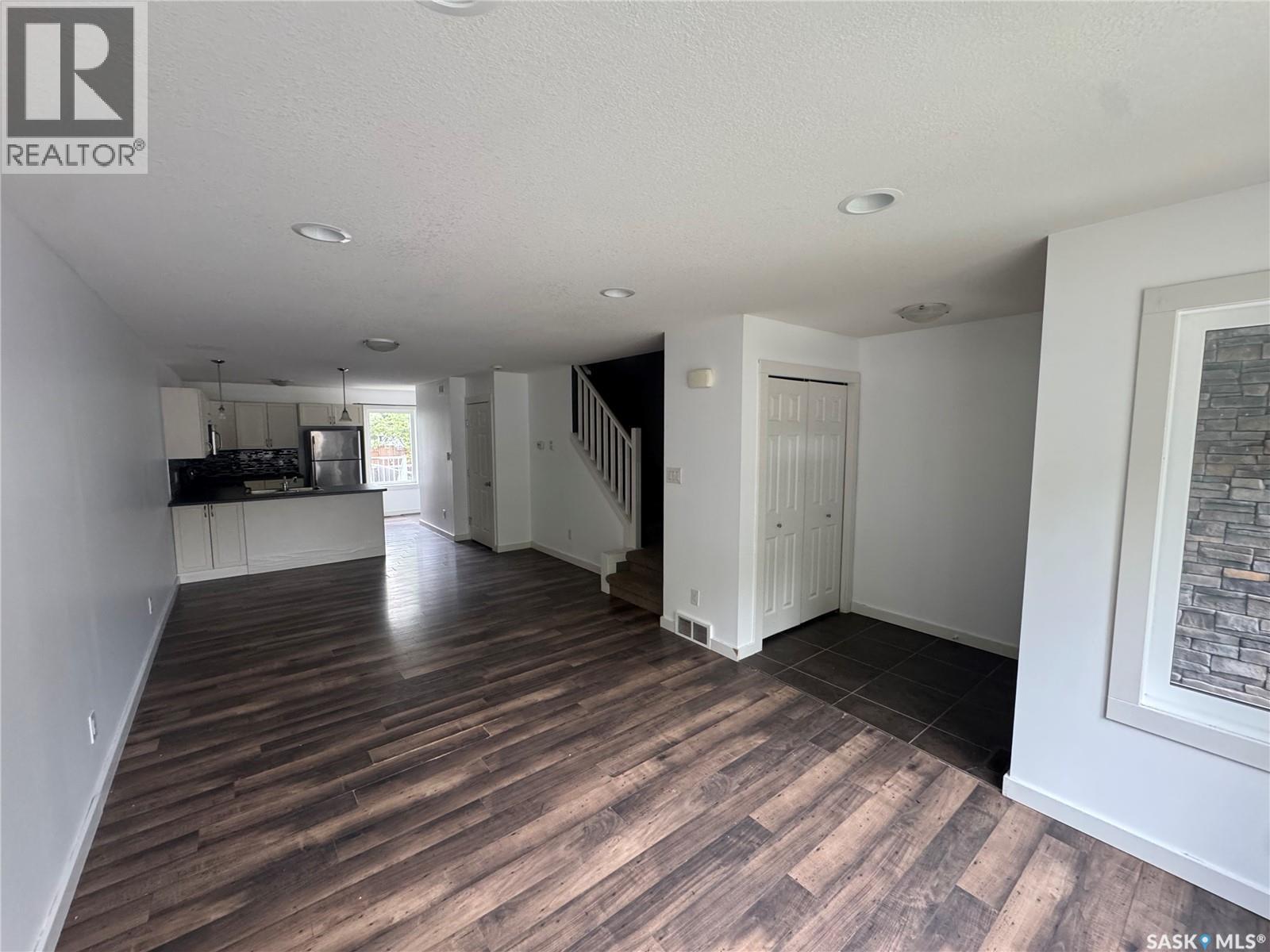 525 Alexandra Street, Weyburn, Saskatchewan  S4H 1R7 - Photo 2 - SK045822