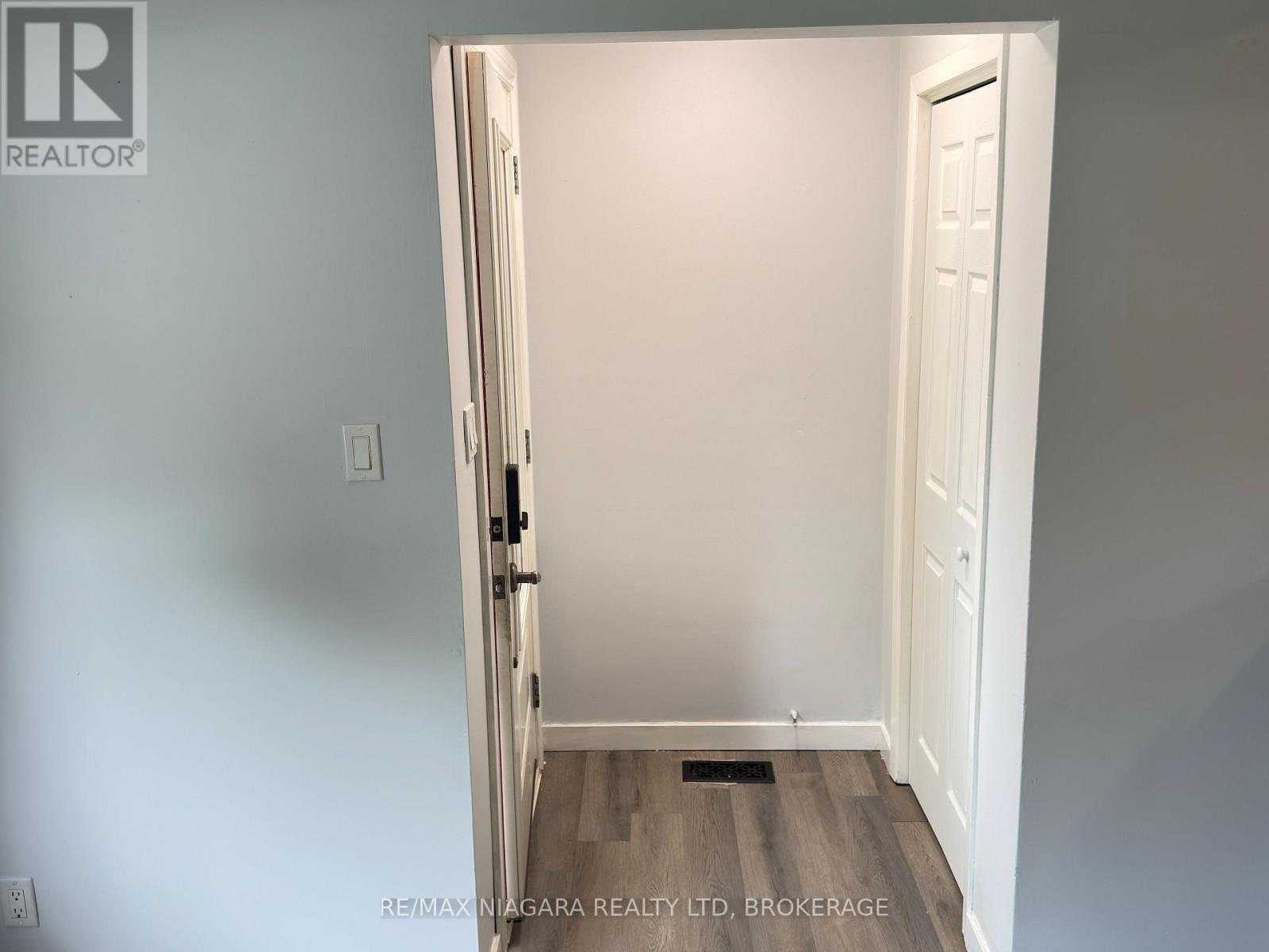 8 Lakehurst Drive, St. Catharines, Ontario L2N 4C2 - Photo 2 - X13586684